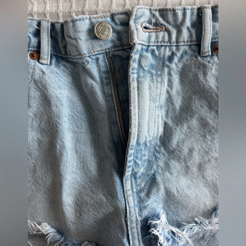 ZARA Hi Rise Curved Shorts Light Blue Denim Size 29 (Size 8) - Picture 3 of 8